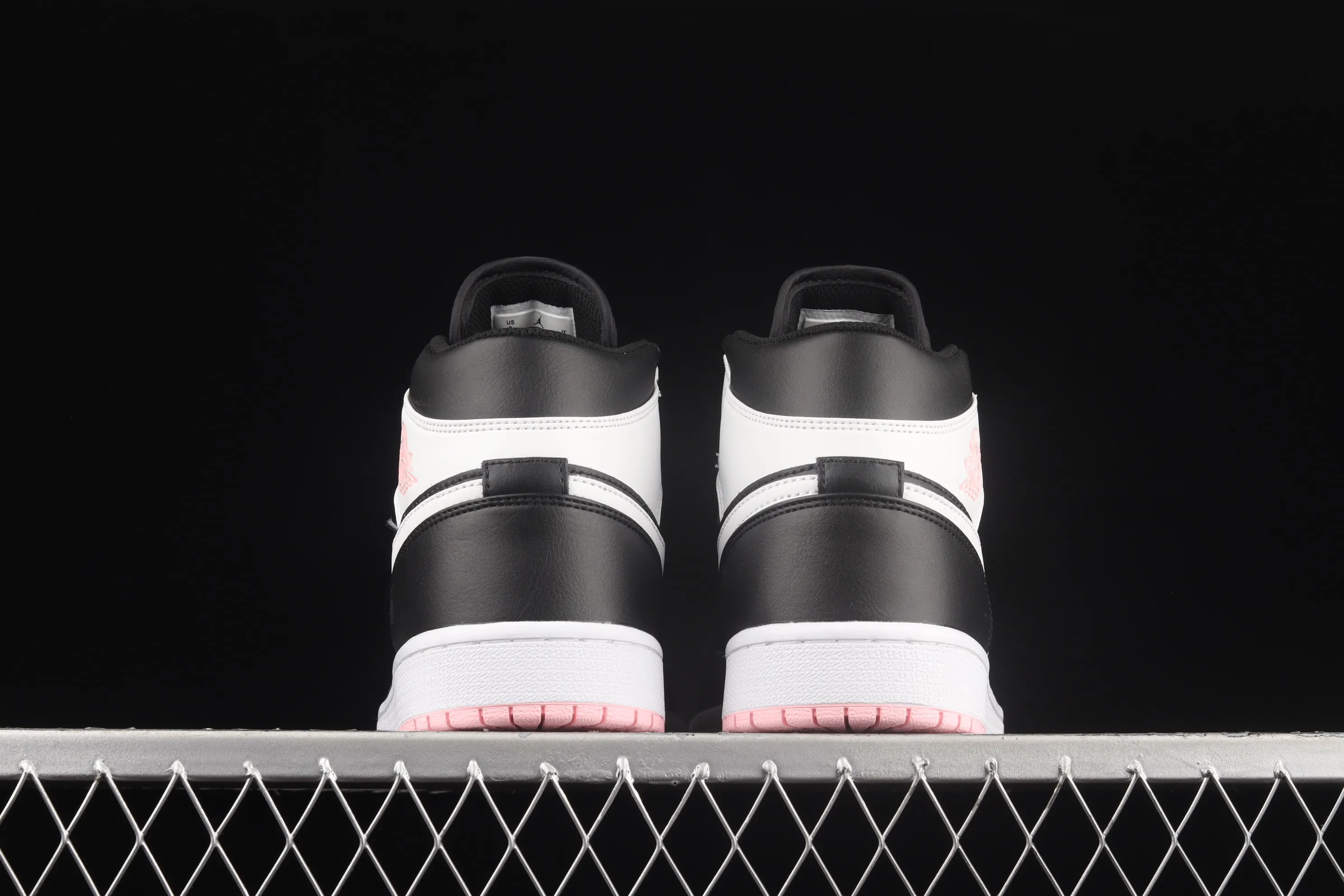 All categories Air Jordan Jordan series basketball shoes Air Jordan 1 Mid Air Jordan 1 Mid AJ1 Joe 1 black and white mid-top basketball shoes 555112-061